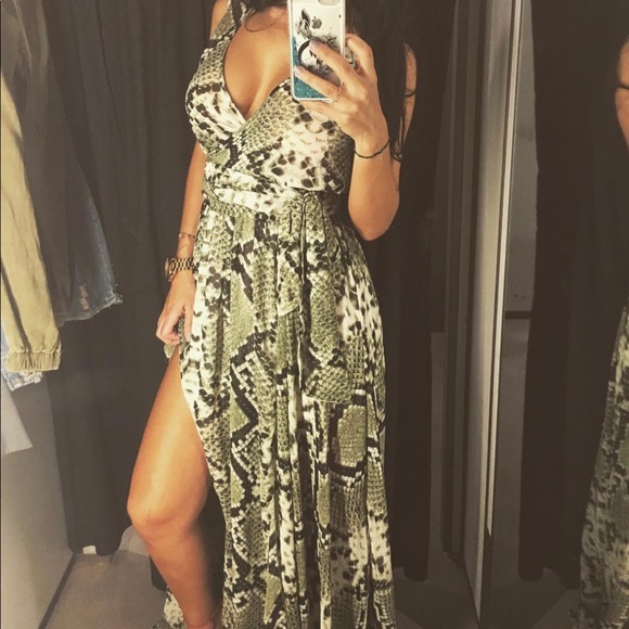 Beautiful multicolored snake print dress. - Picture 2 of 4